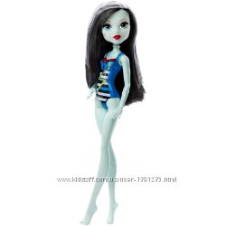Кукла Monster High Frankie Stein Фрэнки Штейн в купальнике