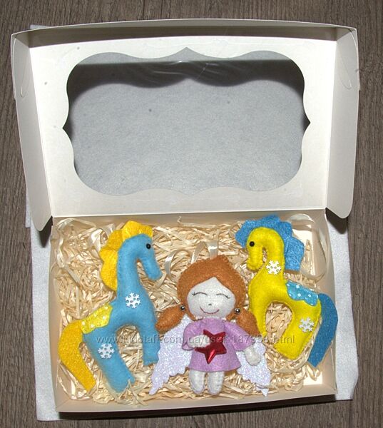 Набори іграшок на ялинку різні