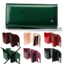 Гаманець жіночий на кнопці лак шкіра натуральна Sergio Torretti шкіряний