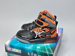 Дитячі черевики Geox Inek 24,26 р з мигалками для хлопчика
