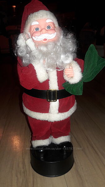 Санта-Клаус Дед Мороз со свечкой 