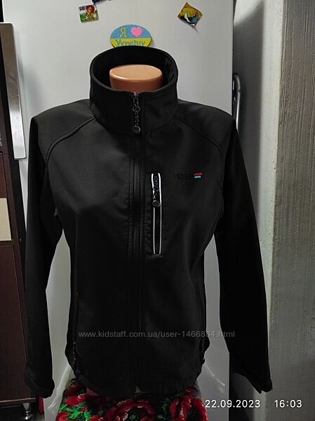 Жіноча, чорна термо куртка на флісі, софтшелл 44-46 р