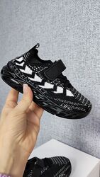 Літні легенькі зручні кросівки