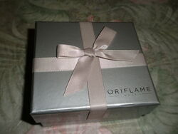 Стильная коробочка с бантиком д/романтик подарка ювелирных украшений/часов.
