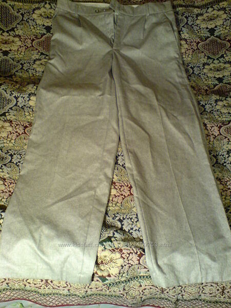 Новые, мужские, летние брюки, бело-молочного цвета, прямого покроя. 