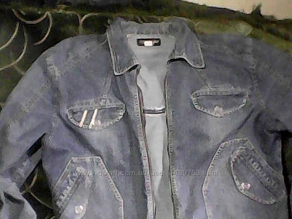 Джинсовая мужская осенне-весенняя куртка-пиджак, б/у, голубо-синий цвет.