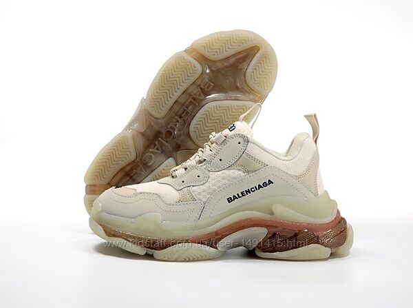 Женские кроссовки Balenciaga Triple S. Baige. Многослойная подошва.