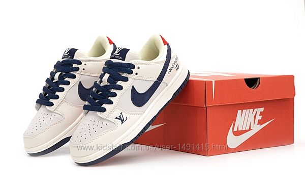 Женские кроссовки Nike SB Dunk Low x Louis Vuitton.