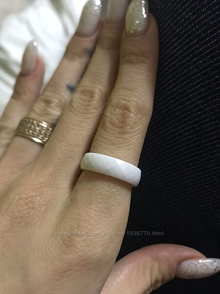 Керамическое кольцо с гранями 