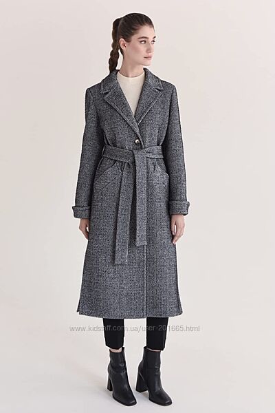 Утеплённое демисезонные пальто.