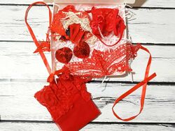 Жіночий подарунковий комплект еротичної білизни панчохи пояс маска