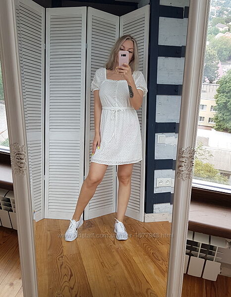 Белое платье с прошвой