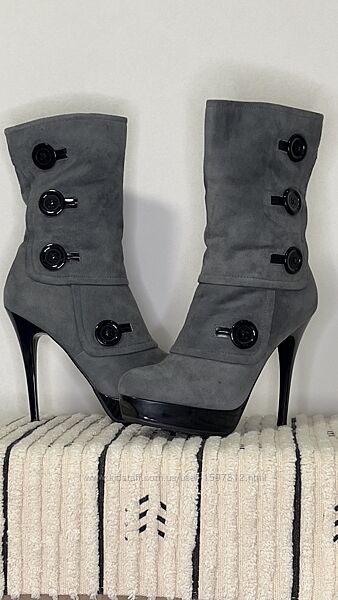 Сірі черевики ботільйони 39 Welfare