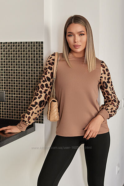 Кофтинка з лепардовими рукавами 