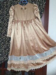 Платье нарядное, р.140, золотистого цвета фото с кружевом