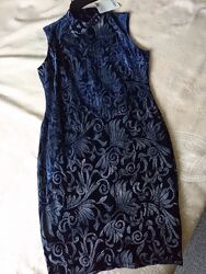 Дуже гарна сукня по фiгурi велюрова