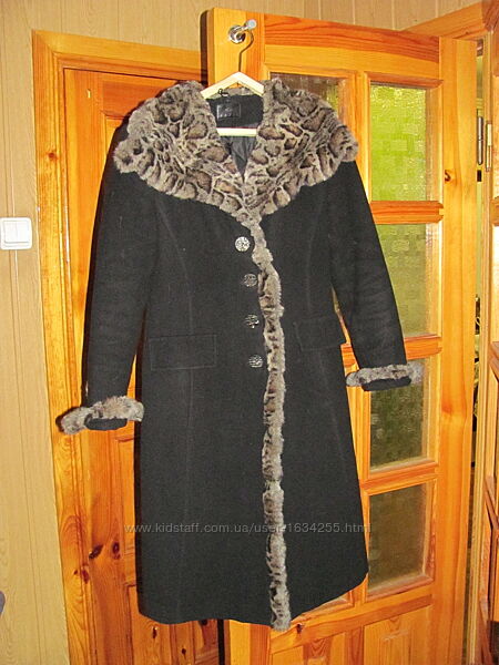 Черное женское пальто демисезонное Lavis