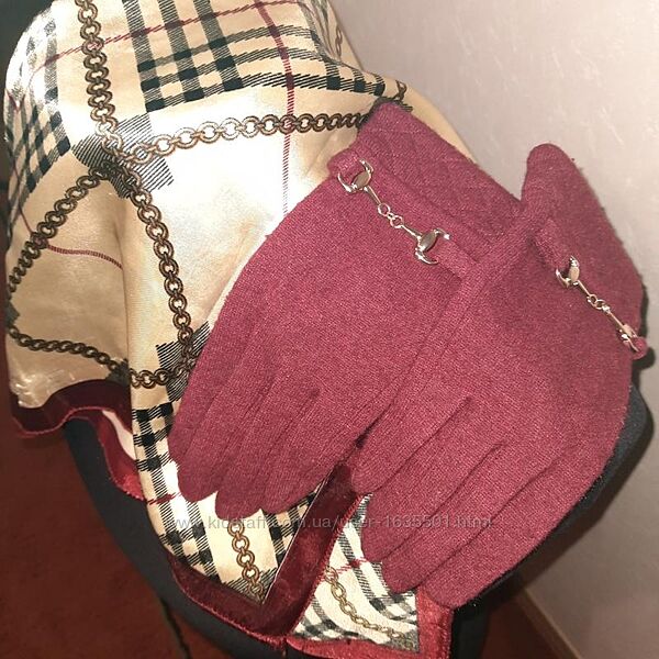 Набор из шапки, шейного платка и перчаток