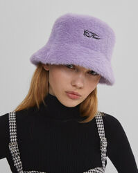 Теплая шапка  панама  меховая с вышивкой Бершка  Bershka  Оргинал