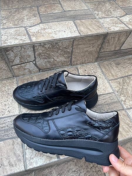 Шкіряні кросівки - від виробника