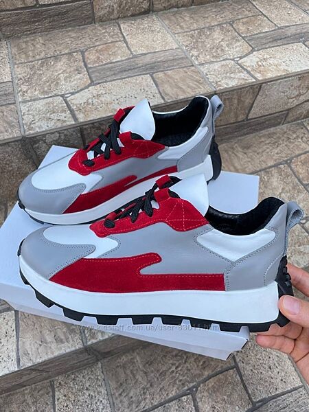 Трендові шкіряні кросівки - від виробника