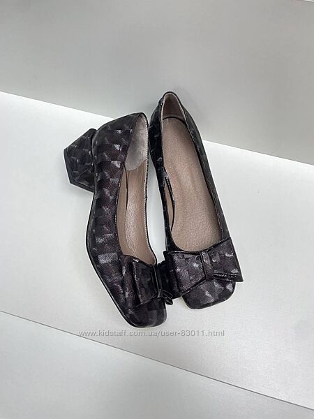 Зручні шкіряні туфлі на невисоких підборах - від виробника