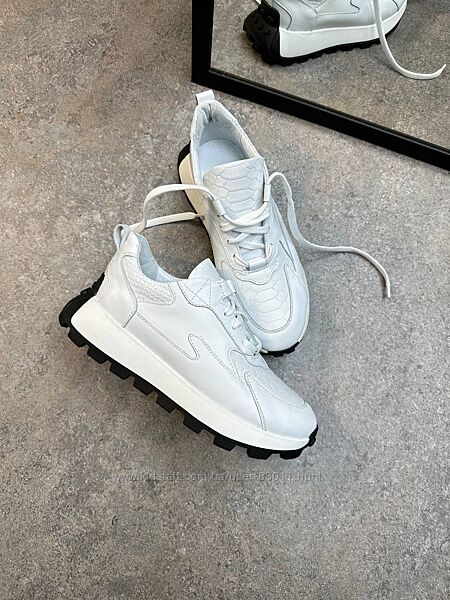 Стильні та зручні шкіряні кросівки - від виробника