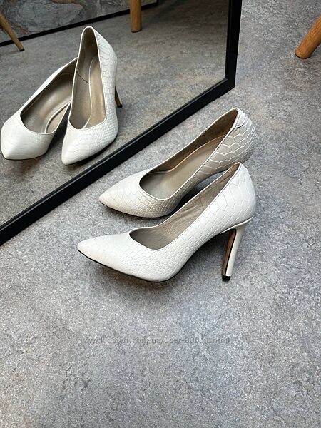 Шкіряні туфлі-човники на підборах - від виробника