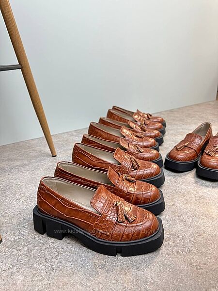 Стильні шкіряні лофери - від виробника