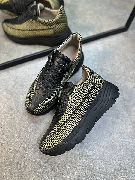 Стильні шкіряні кросівки - від виробника