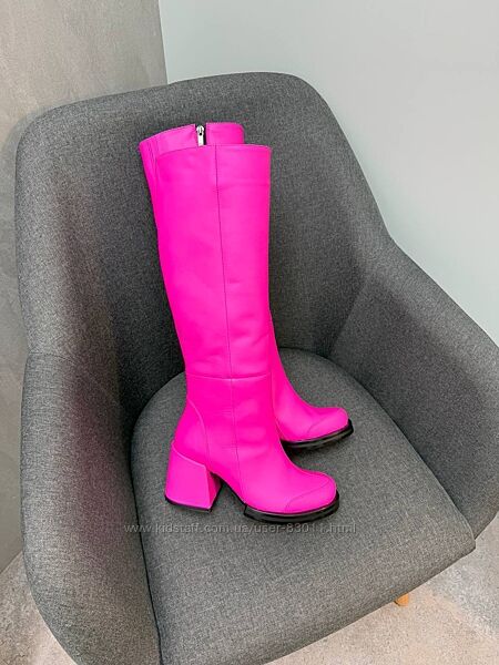 Яскраві шкіряні чоботи на зручних підборах - від виробника