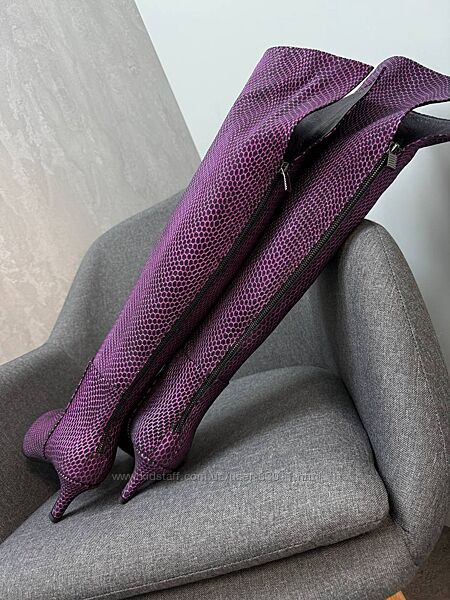 Шикарні шкіряні ботфорти на невисоких підборах - від виробника