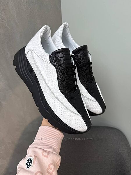 Стильні та зручні шкіряні кросівки - від виробника