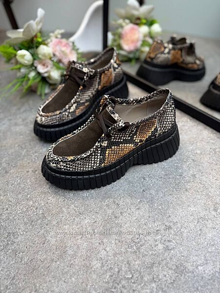 Стильні шкіряні закриті туфлі - від виробника