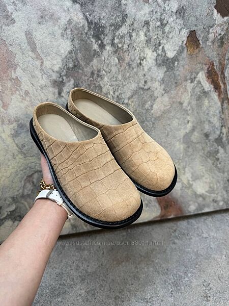 Стильні анатомічні шльопки з натуральної шкіри - від виробника