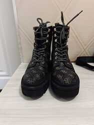 Продам демі ботинки Guess 