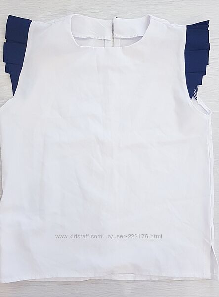Школьная блузка белого цвета с синими крылышками р.146