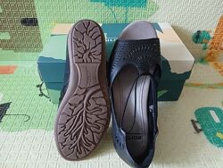 Кожаные босоножки из америки бренд  earth 23,4 см стелька