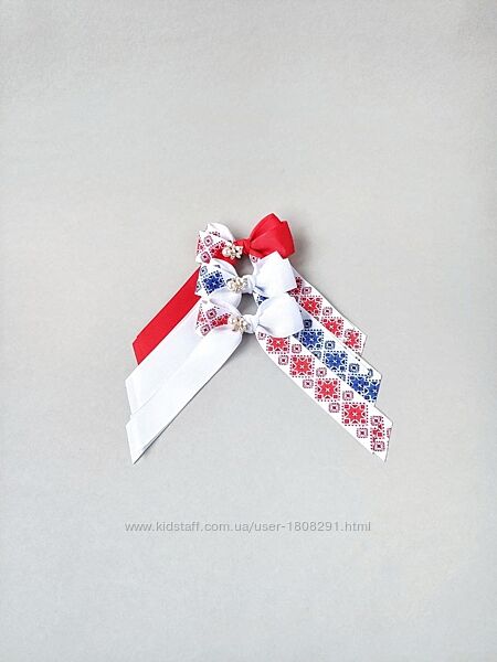 Бантики для волосся в українському стилі.