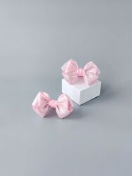 Рожеві блискучі бантики для волосся.