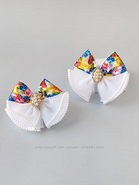 Святкові, шкільні бантики в українському стилі.
