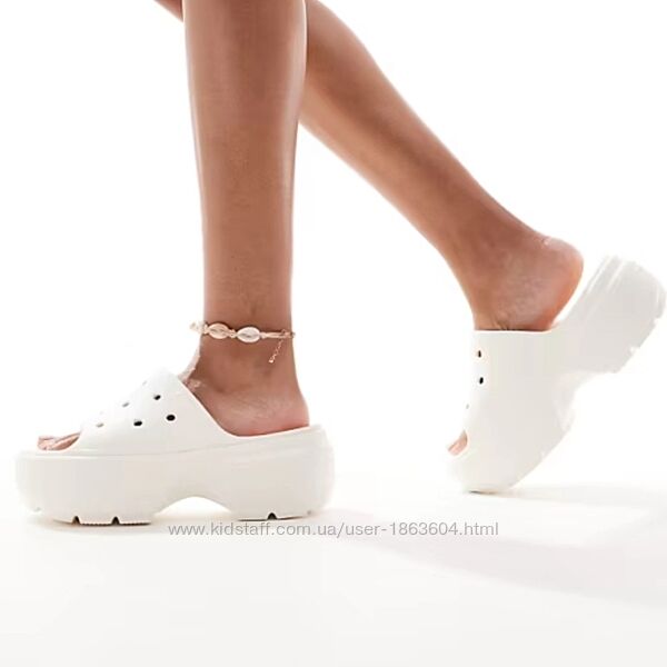 Зручні шльопанці на платформі Crocs stomp slide chalk craie