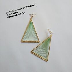 Треугольные серьги нити, нитки золотистые сережки треугольник натянутые