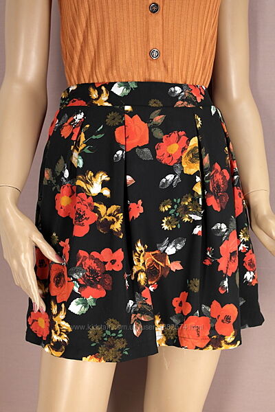 Стильная юбка-мини Miss Poem с цветами. Размер S.