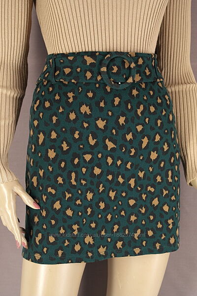 Брендовая зелёная юбка мини pull & bear с леопардовым принтом. размер l.