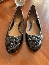 Clarks шкіряні балетки з прикрасою 34 p в ідеалі  23 см 