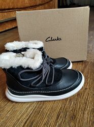 Нові демісезонні дитячі чоботи Clarks Розмір 27,5