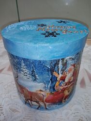 Новогодний подарок - набор шкатулка для конфет и ёлочный шар. 