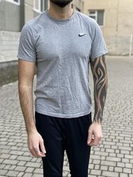  Спортивная футболка Nike S