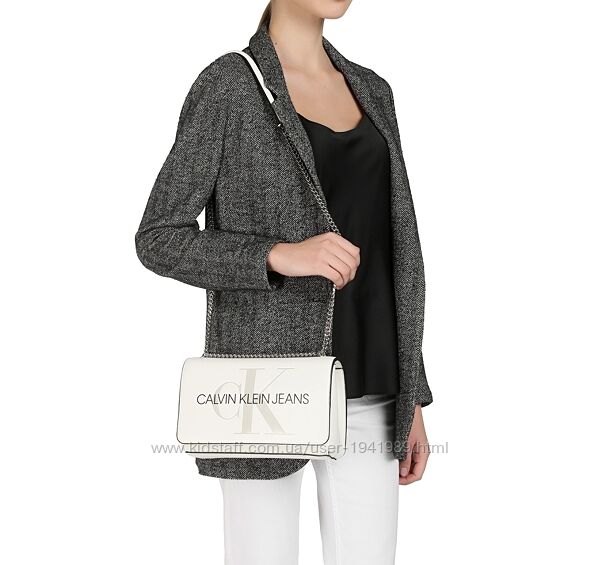 Вместительная белая сумка кроссбоди Calvin Klein 